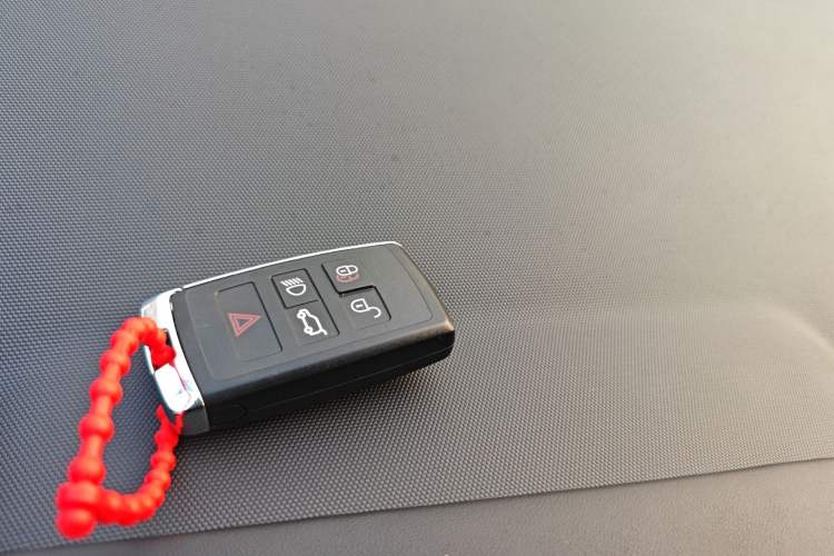Used Land Rover Defender 2025 90 3.0T P400 X-Dynamic HSE Vehicle Key