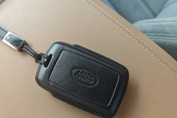 Used Land Rover Defender 2025 110 3.0T P400 – Dynamic HSE Vehicle Key