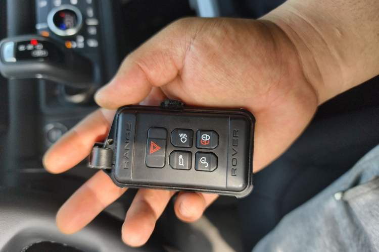 Used Land Rover Defender 2025 110 3.0T P400 – Dynamic HSE Vehicle Key