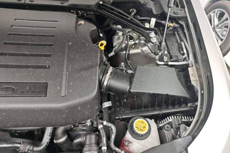 Used Land Rover Defender 2025 110 3.0T P400 X Engine Bay Left