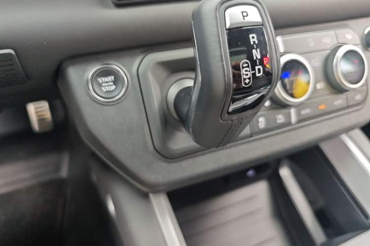 Used Land Rover Defender 2025 110 3.0T P400 X Gear Lever