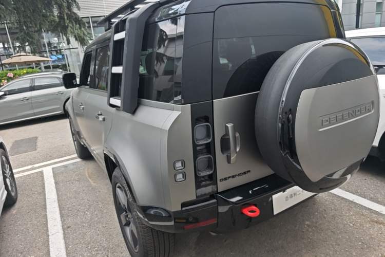 Used Land Rover Defender 2025 110 3.0T P400 X Rear Left 45 Deg