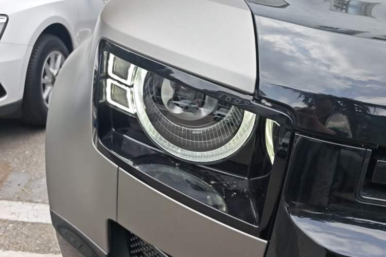 Used Land Rover Defender 2025 110 3.0T P400 X Right Front Headlight