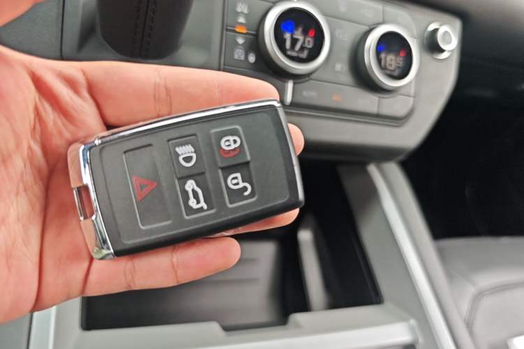 Used Land Rover Defender 2025 110 3.0T P400 X Vehicle Key