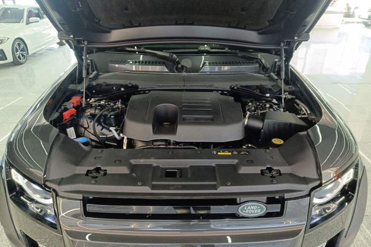 Used Land Rover Defender 2025 110 3.0T P400 Dark Edition Engine Bay