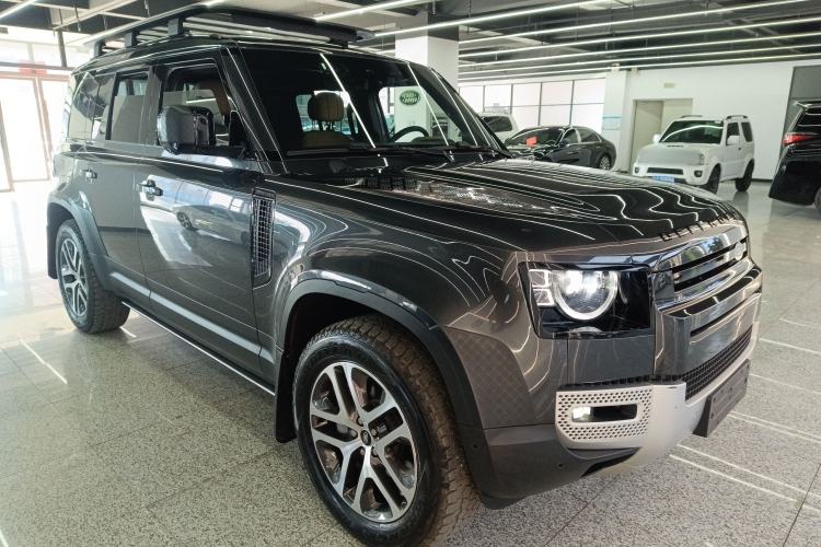 Used Land Rover Defender 2025 110 3.0T P400 Dark Edition Front Right 45 Deg