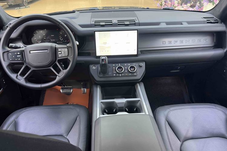Used Land Rover Defender 2025 110 3.0T P400 X Interior 1