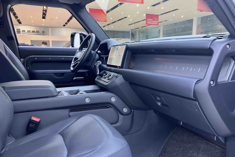 Used Land Rover Defender 2025 110 3.0T P400 X Interior 10