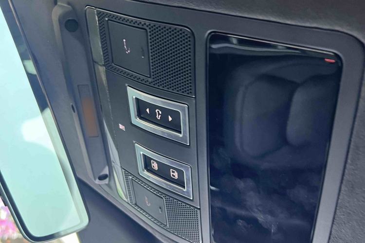 Used Land Rover Defender 2025 110 3.0T P400 X Interior 4
