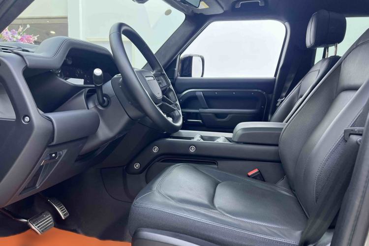 Used Land Rover Defender 2025 110 3.0T P400 X Interior 6