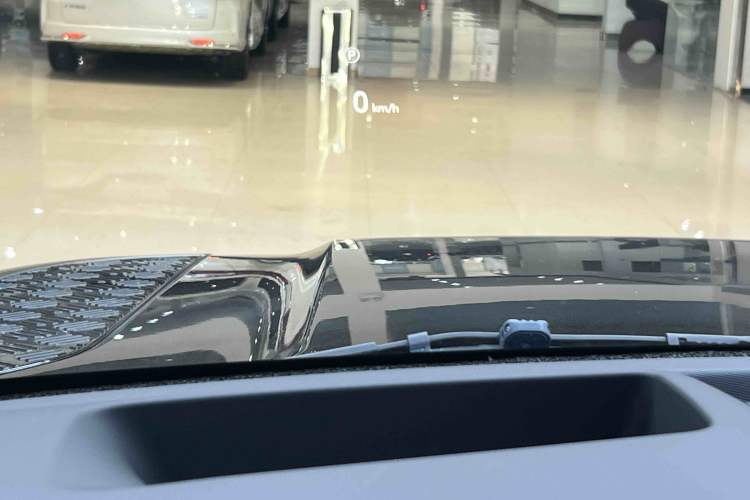 Used Land Rover Defender 2025 110 3.0T P400 X Interior 8