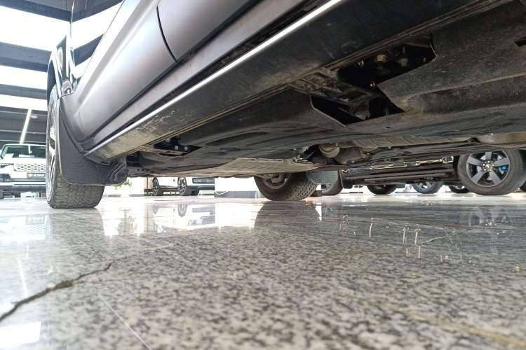 Used Land Rover Defender 2025 110 3.0T P400 Dark Edition Left Side Sill