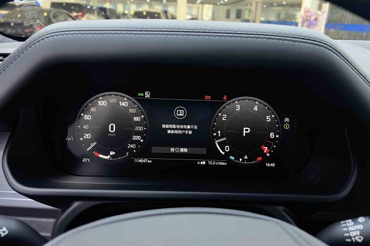 Used Land Rover Defender 2025 110 3.0T P400 X Odometer Close Up