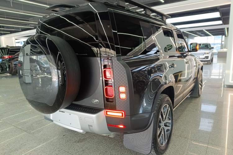 Used Land Rover Defender 2025 110 3.0T P400 Dark Edition Rear Right 45 Deg
