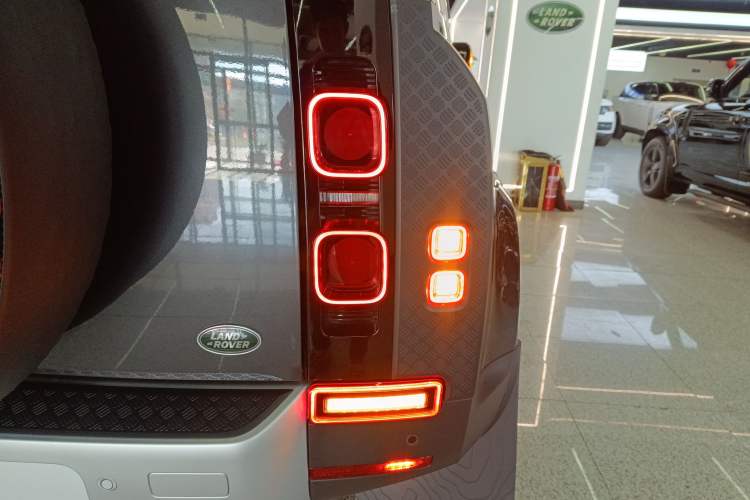 Used Land Rover Defender 2025 110 3.0T P400 Dark Edition Right Rear Taillight