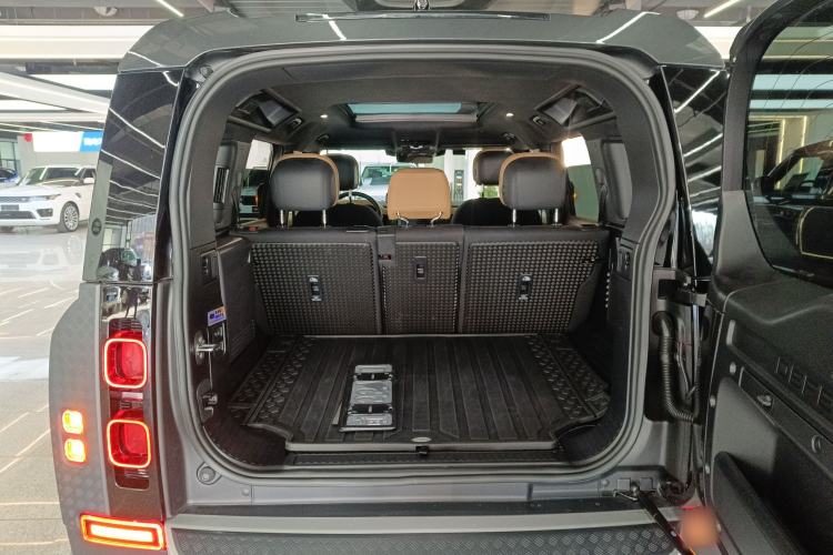Used Land Rover Defender 2025 110 3.0T P400 Dark Edition Trunk