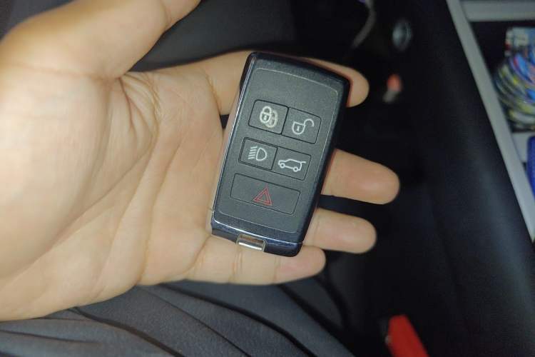 Used Land Rover Defender 2025 110 3.0T P400 X-Dynamic SE Vehicle Key