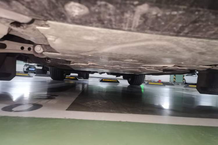 Used Land Rover Defender 2025 110 3.0T P400 – Dynamic HSE Chassis Front