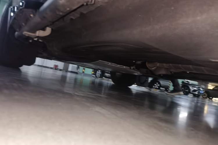 Used Land Rover Defender 2025 110 3.0T P400 – Dynamic HSE Chassis Rear Left
