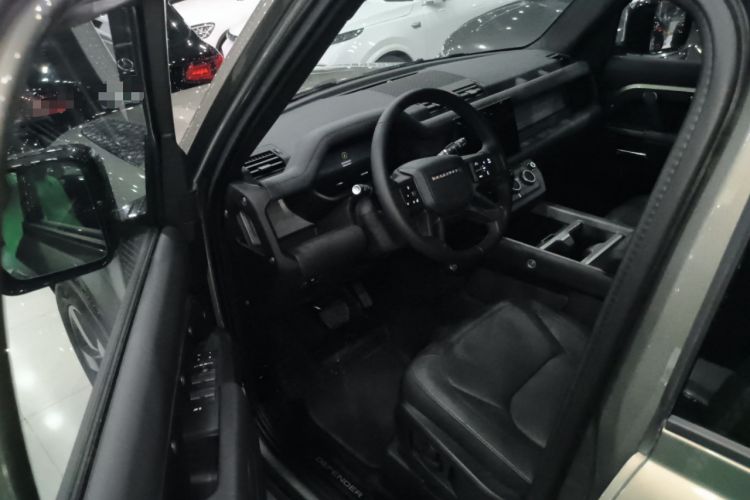 Used Land Rover Defender 2025 110 3.0T P400 – Dynamic HSE Driver Seat