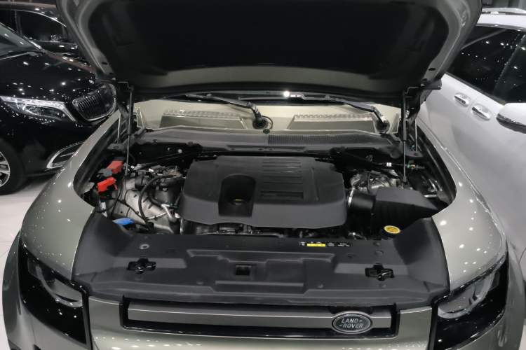 Used Land Rover Defender 2025 110 3.0T P400 – Dynamic HSE Engine Bay