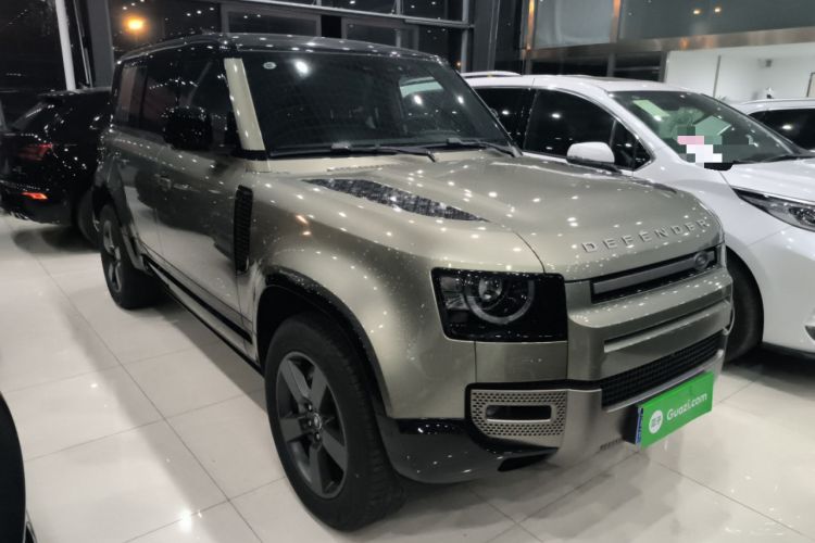 Used Land Rover Defender 2025 110 3.0T P400 – Dynamic HSE Front Right 45 Deg