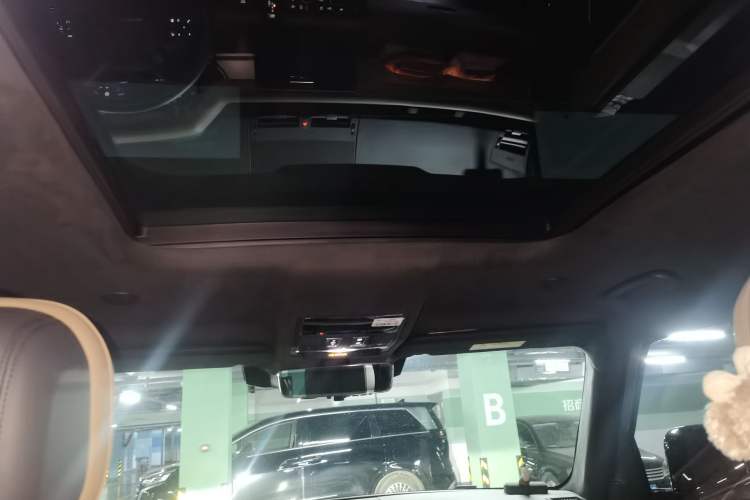 Used Land Rover Defender 2025 110 3.0T P400 – Dynamic HSE Headliner