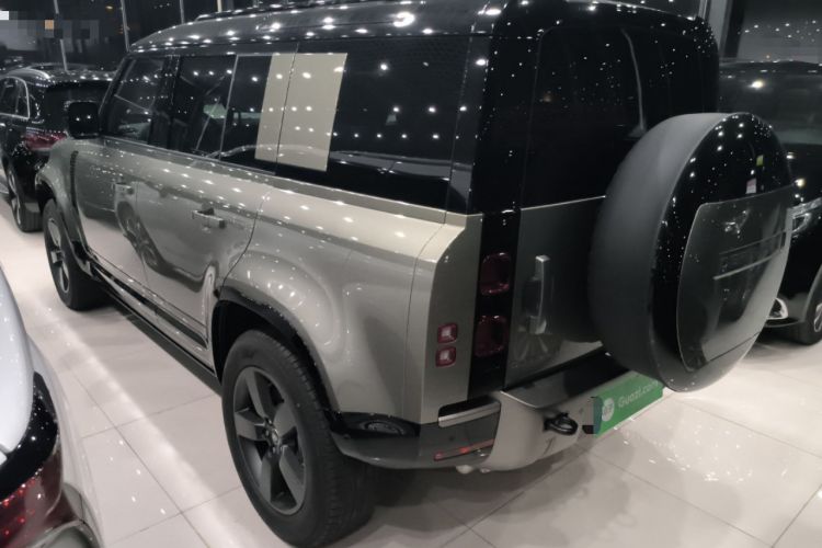 Used Land Rover Defender 2025 110 3.0T P400 – Dynamic HSE Left Side
