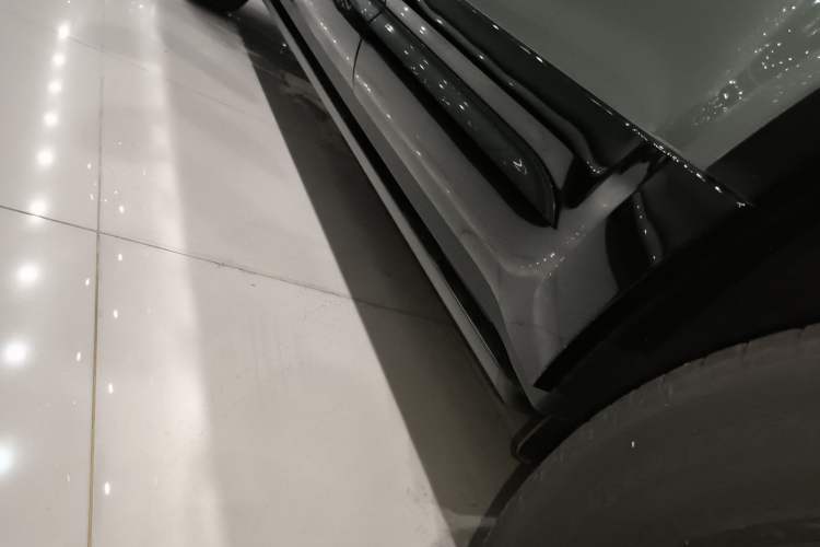 Used Land Rover Defender 2025 110 3.0T P400 – Dynamic HSE Left Side Sill