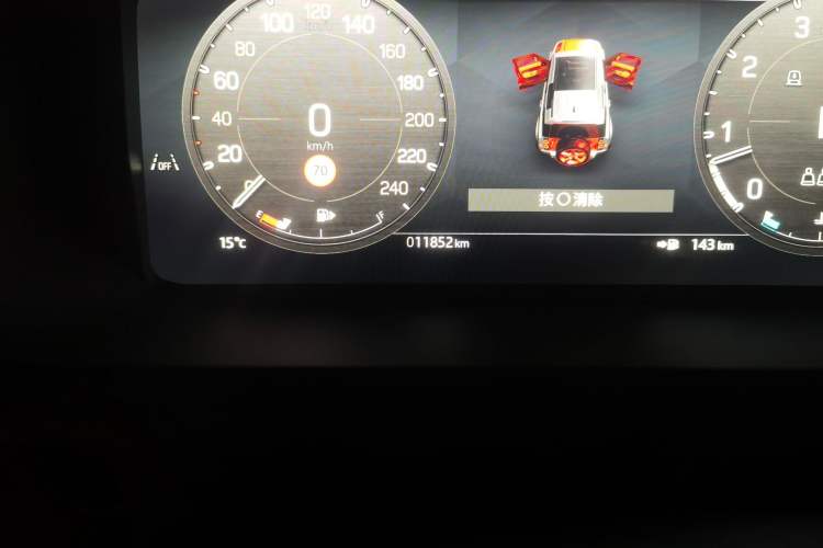 Used Land Rover Defender 2025 110 3.0T P400 – Dynamic HSE Odometer Close Up