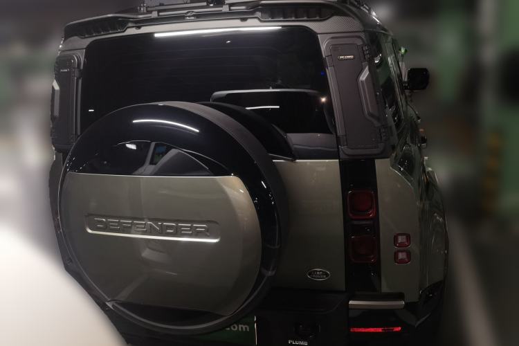 Used Land Rover Defender 2025 110 3.0T P400 – Dynamic HSE Rear