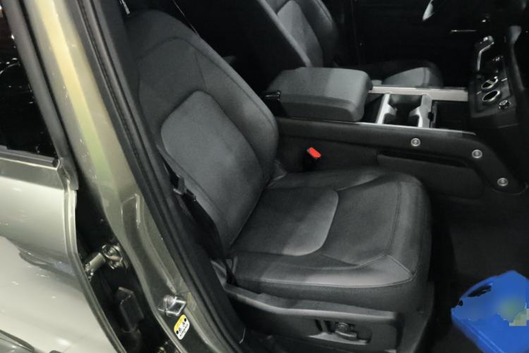 Used Land Rover Defender 2025 110 3.0T P400 – Dynamic HSE Right Front Seat