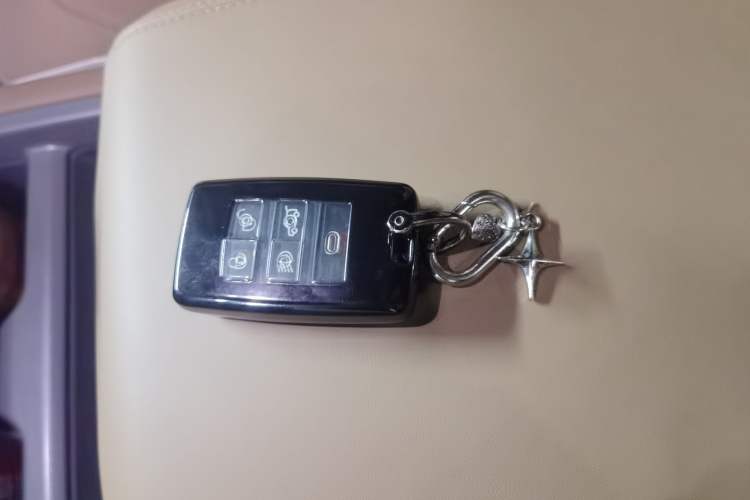 Used Land Rover Defender 2025 110 3.0T P400 – Dynamic HSE Vehicle Key