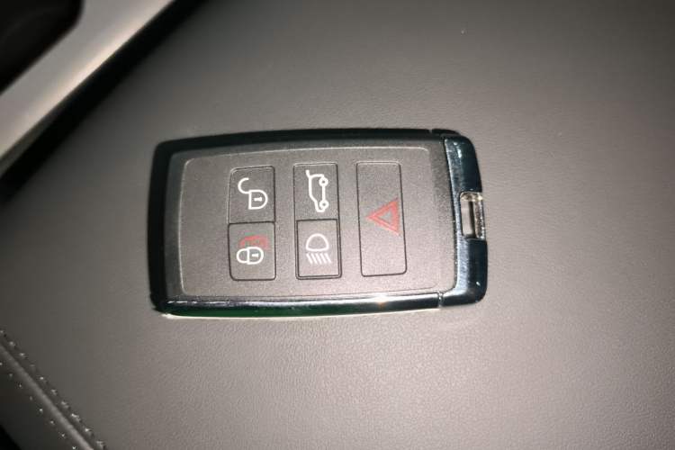 Used Land Rover Defender 2025 110 3.0T P400 – Dynamic HSE Vehicle Key