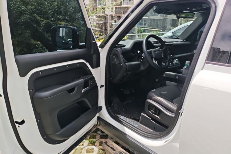 Used Land Rover Defender 2025 110 3.0T P400 – Dynamic HSE Driver Seat