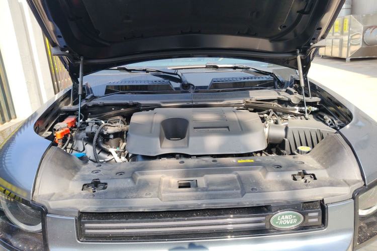 Used Land Rover Defender 2025 110 3.0T P400 Dark Edition Engine Bay