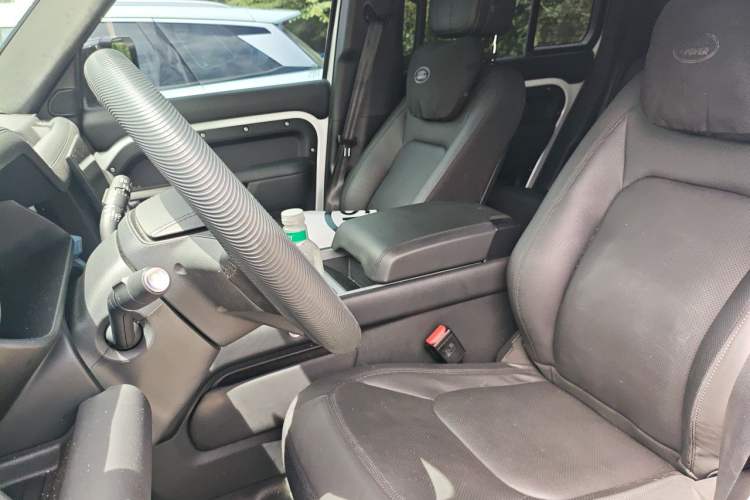 Used Land Rover Defender 2025 110 3.0T P400 – Dynamic HSE Left Front Seat