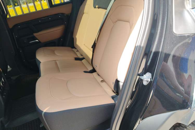 Used Land Rover Defender 2025 110 3.0T P400 Dark Edition Left Rear Seat