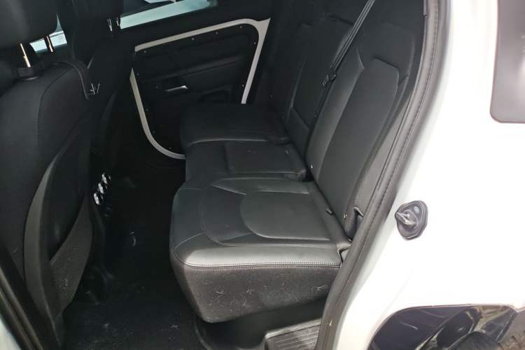 Used Land Rover Defender 2025 110 3.0T P400 – Dynamic HSE Left Rear Seat