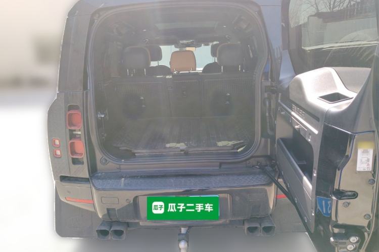 Used Land Rover Defender 2025 110 3.0T P400 Dark Edition Trunk
