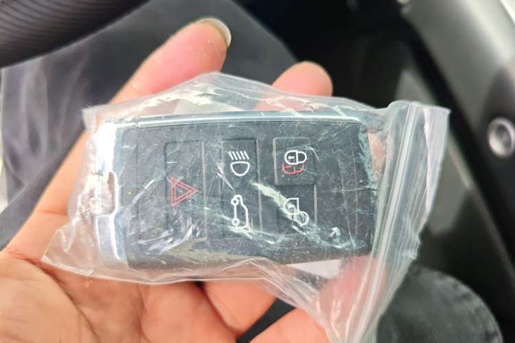 Used Land Rover Defender 2025 110 3.0T P400 – Dynamic HSE Vehicle Key