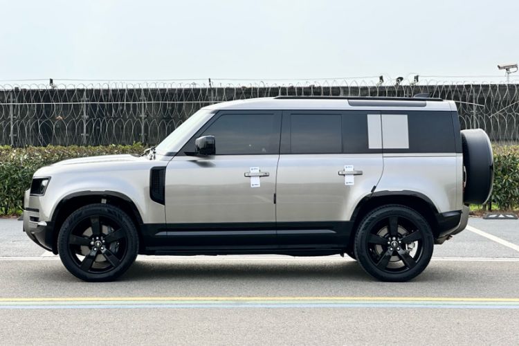 Used Land Rover Defender 2025 110 3.0T P400 – Dynamic HSE Exterior 4