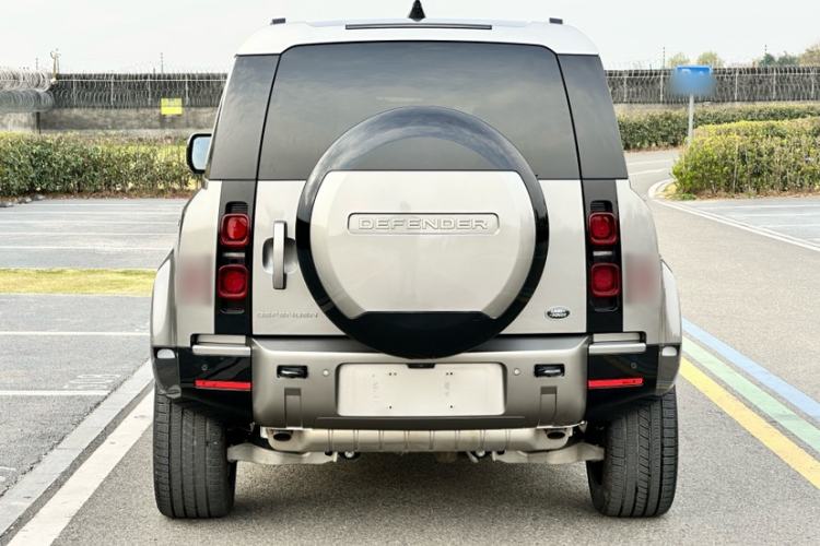 Used Land Rover Defender 2025 110 3.0T P400 – Dynamic HSE Exterior 7
