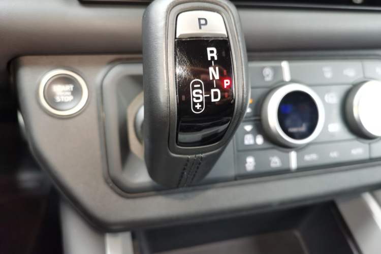 Used Land Rover Defender 2025 110 3.0T P400 X Gear Lever