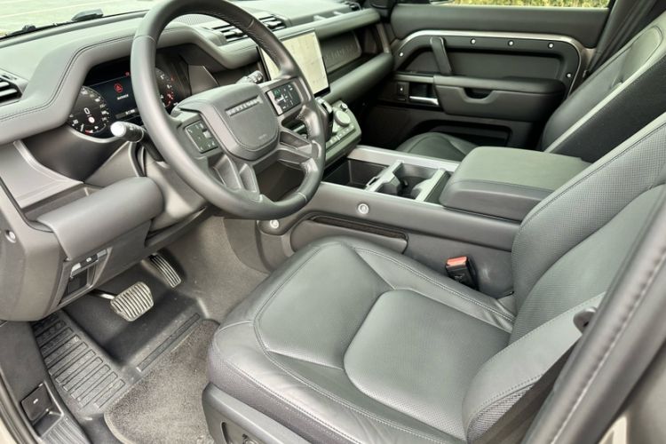 Used Land Rover Defender 2025 110 3.0T P400 – Dynamic HSE Left Front Seat