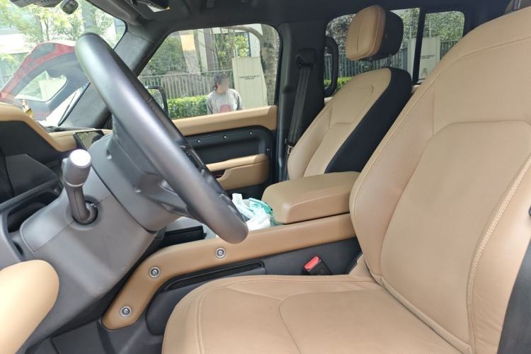 Used Land Rover Defender 2025 110 3.0T P400 – Dynamic HSE Left Front Seat