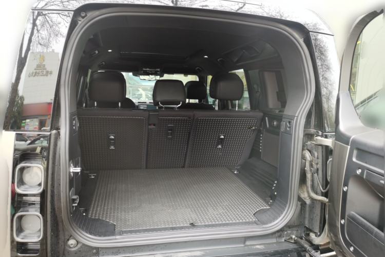 Used Land Rover Defender 2025 110 3.0T P400 X Trunk