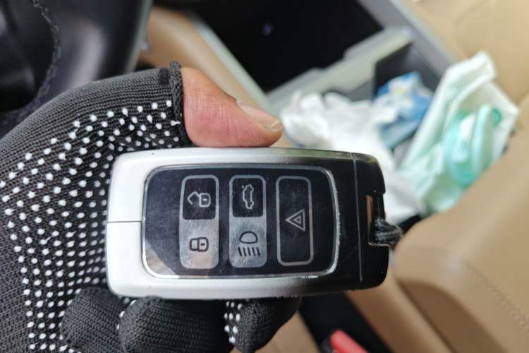 Used Land Rover Defender 2025 110 3.0T P400 – Dynamic HSE Vehicle Key