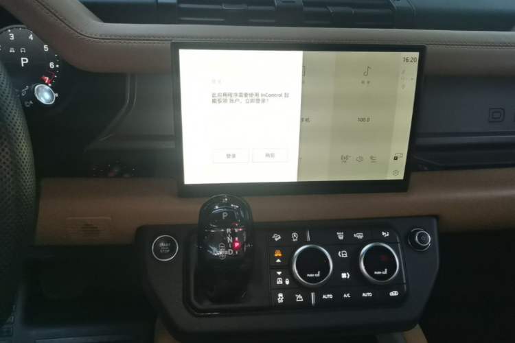 Used Land Rover Defender 2025 110 3.0T P400 – Dynamic HSE Audio And AC Panel