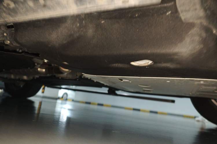 Used Land Rover Defender 2025 110 3.0T P400 – Dynamic HSE Chassis Front